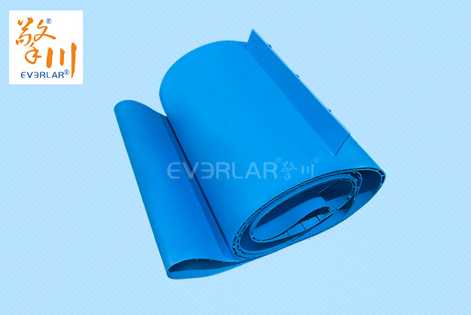 易清潔TPU加擋板輸送帶藍色食品級防溢抗污生產(chǎn)線設備傳送帶