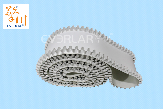 白色PU輸送帶加裙邊食品級耐油食品醫(yī)藥分揀輸送機皮帶廠家定制