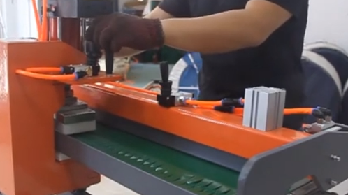 1764212836857198.jpg PVC輸送帶如何開(kāi)齒.jpg